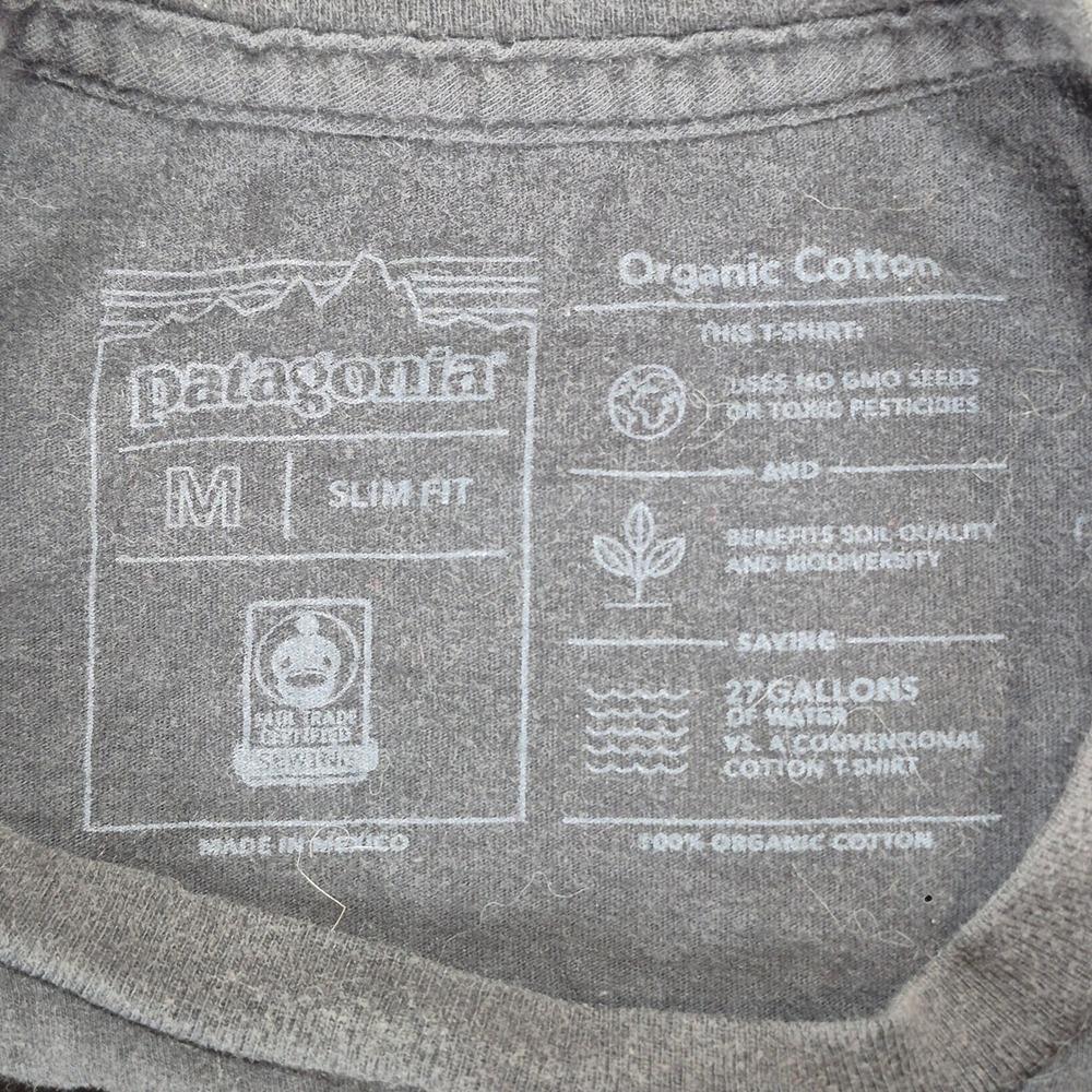 Patagonia T-Shirt Mens Medium Black Organic Cotton Fitz Roy Logo Slim Fit - Picture 3 of 8